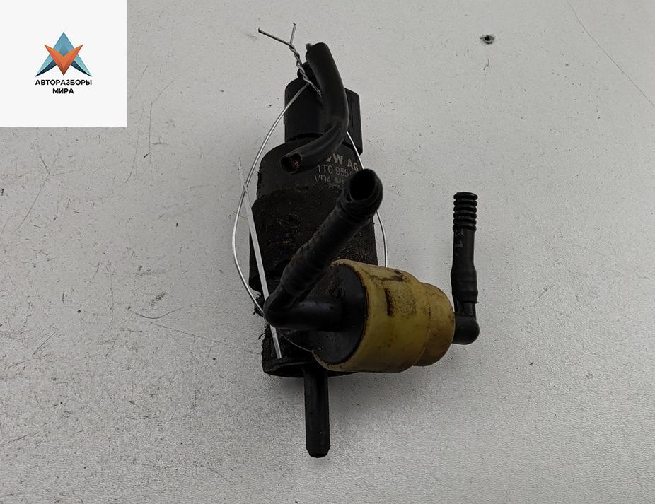 насос (моторчик) омывателя стекла Audi A6 4F/C6 2006, серый, универсал, 1T0955651A - фото №1