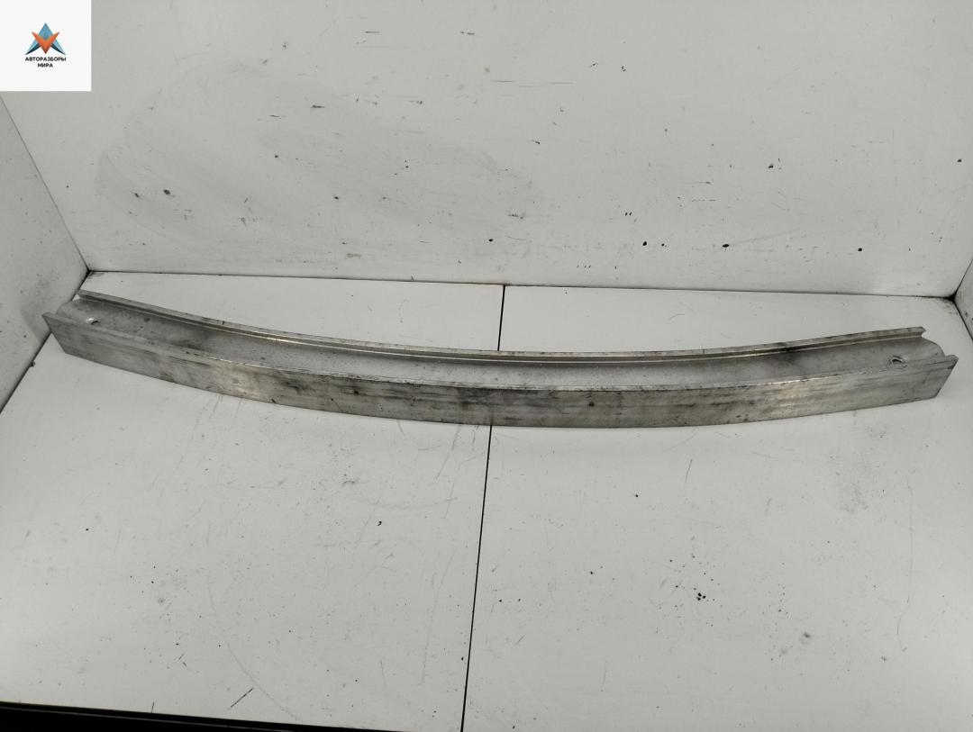 усилитель бампера переднего Audi A3 8L 1997, 1.6 л., бензин, МКПП, чёрный, хетчбэк 3 дв. - фото №1