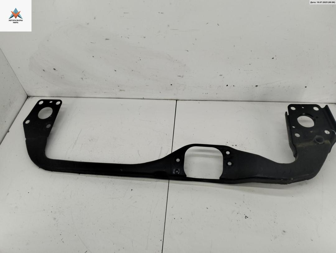 кронштейн (крепление) Audi A6 4B/C5 1997, 2.4 л., бензин, МКПП, красный, седан - фото №1