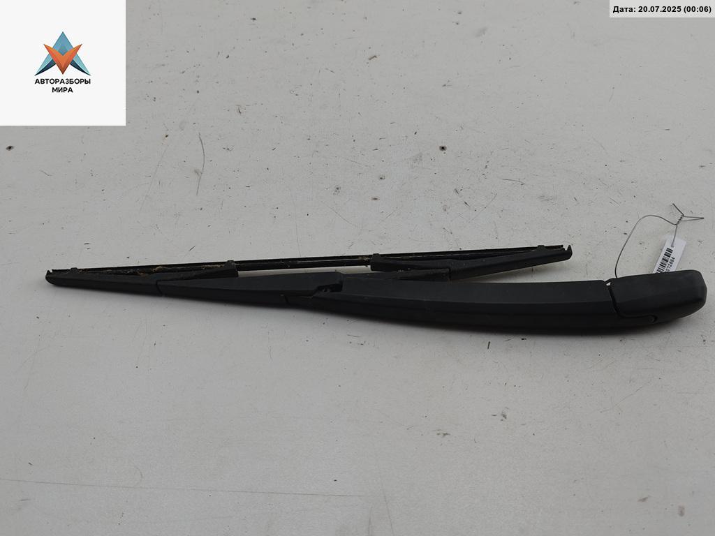 Щеткодержатель (поводок стеклоочистителя) задний Kia Carens 3 поколение 2006, 2.0 л., дизель, МКПП, серый, минивэн - фото №1