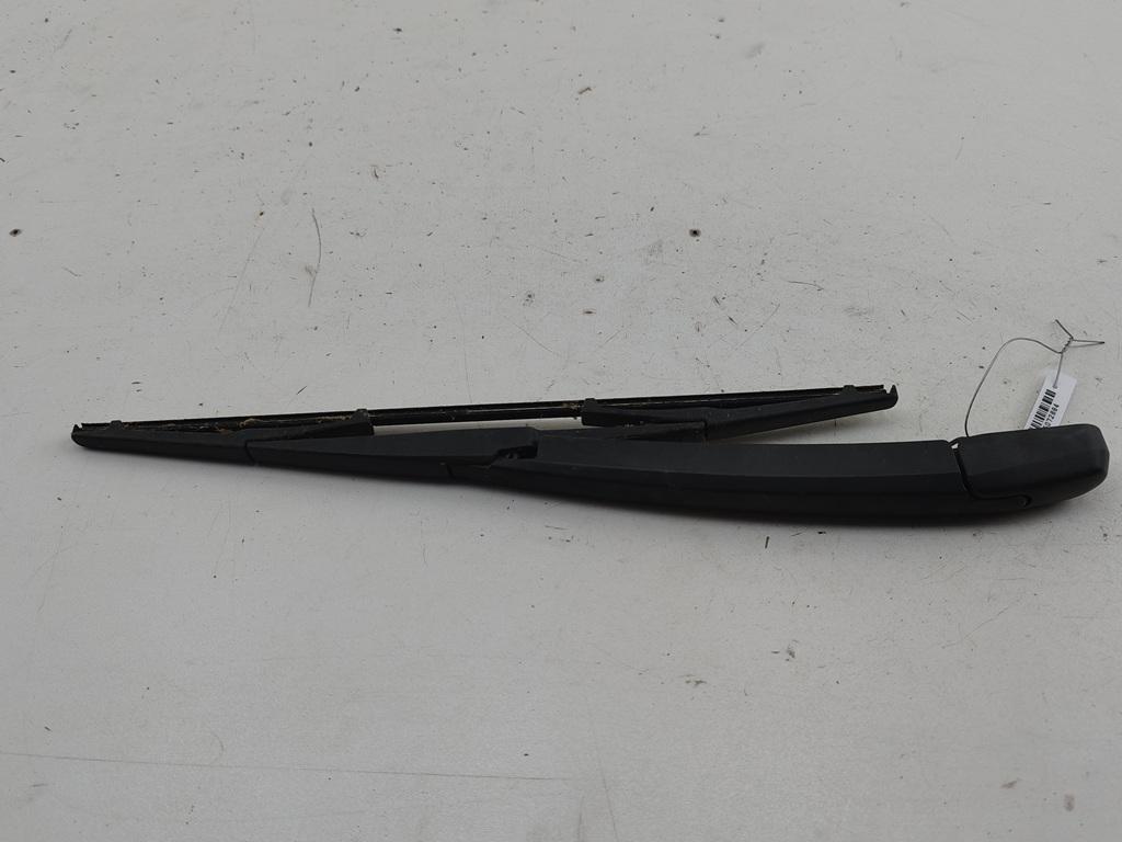 Щеткодержатель (поводок стеклоочистителя) задний Kia Carens UN) 2006, 2.0 л., дизель, МКПП, серый, минивэн