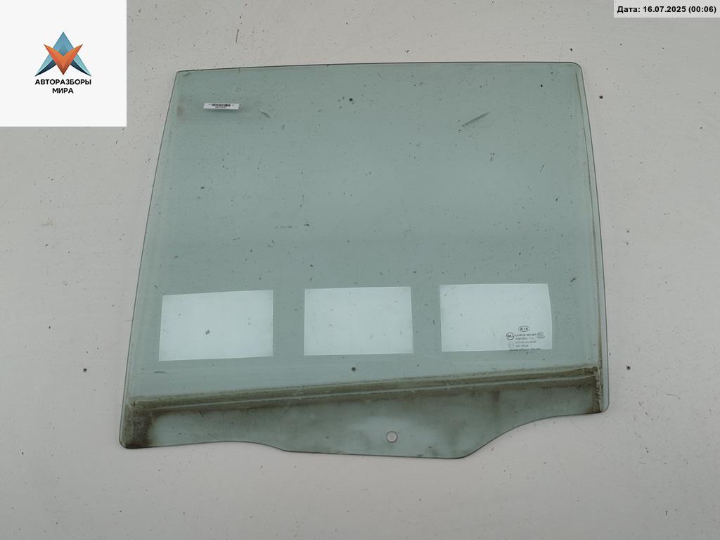 стекло двери задней левой Kia Carens 3 поколение 2006, 2.0 л., дизель, МКПП, серый, минивэн - фото №1