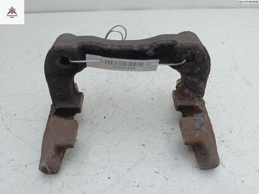 скоба суппорта Peugeot 307 1 поколение 2004, 1.6 л., бензин, МКПП, синий, хетчбэк 5 дв. - фото №1