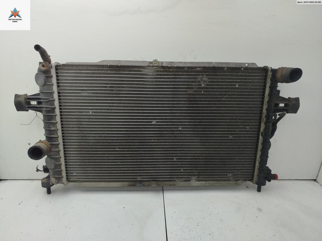 радиатор охлаждения Opel Zafira 2 поколение (B) 2005, 2.2 л., бензин, МКПП, чёрный, минивэн, 13129047 - фото №1