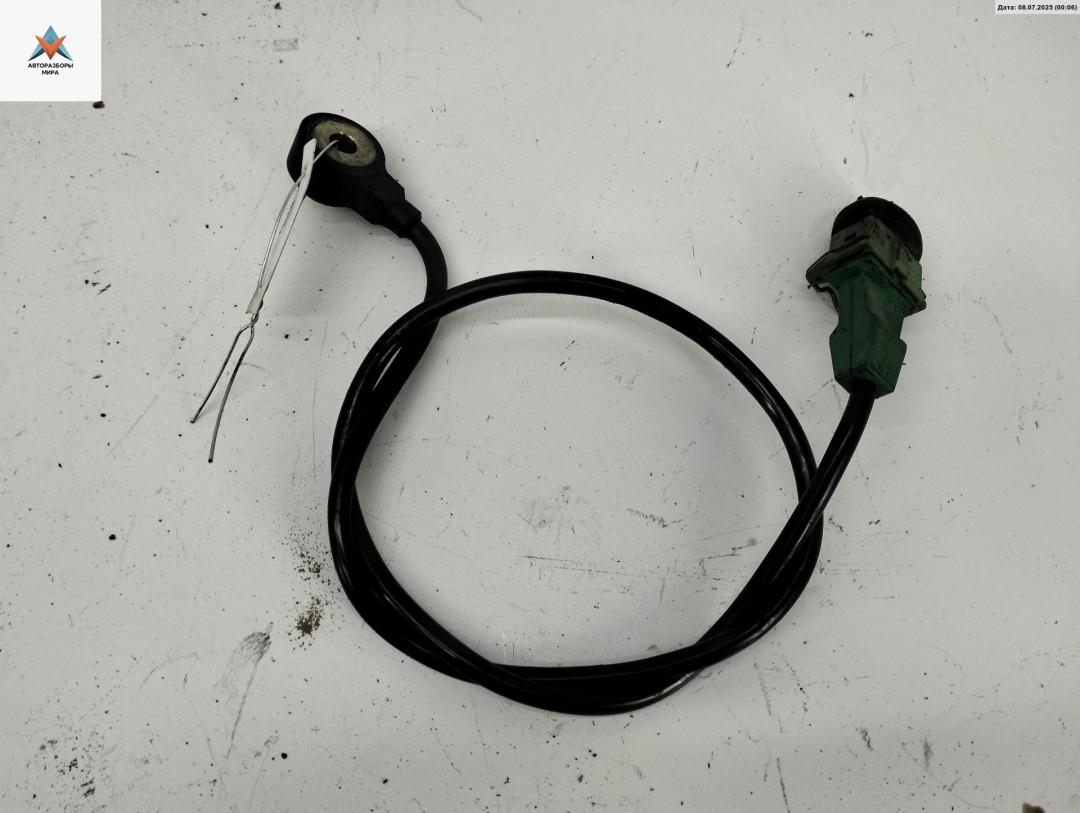 датчик детонации Volkswagen Passat B5 1998, 1.8 л., бензин, МКПП, зелёный, универсал, 054905377H - фото №1