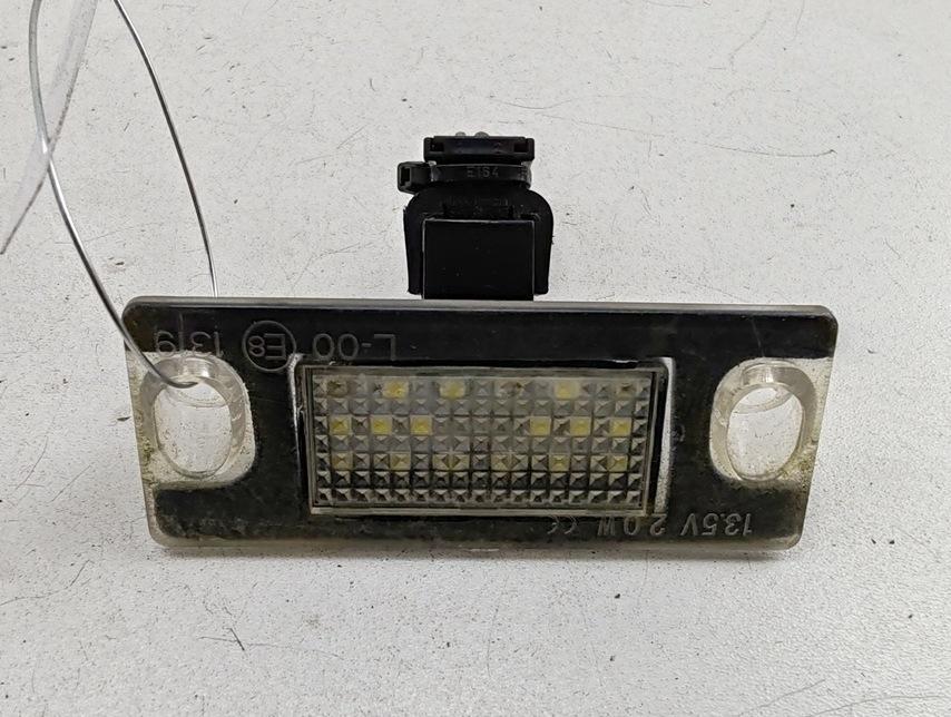 подсветка номера Audi A4 B5 1997, 2.8 л., бензин, АКПП, серый, седан, L001319