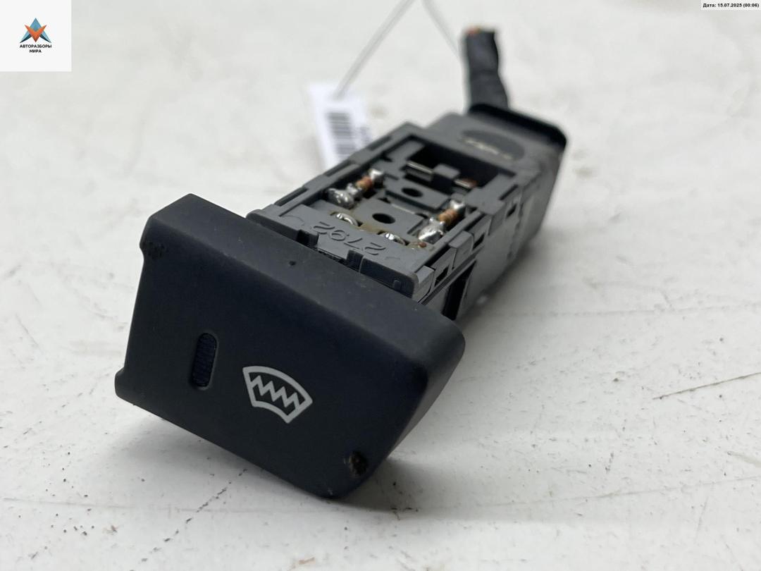 кнопка обогрева лобового стекла Kia Carens 3 поколение 2006, 2.0 л., дизель, МКПП, серый, минивэн, 202002962 - фото №1