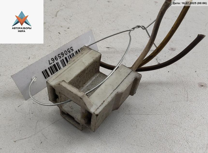 разъем (фишка) проводки Volkswagen Transporter T4 1995, 2.4 л., дизель, МКПП, белый, микроавтобус - фото №1