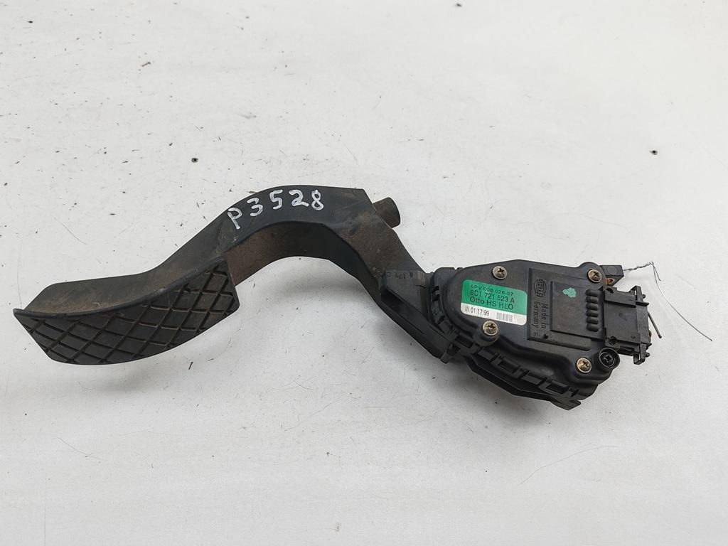 педаль Audi A6 C5 1999, 2.4 л., бензин, МКПП, синий, универсал, 8D1721523A