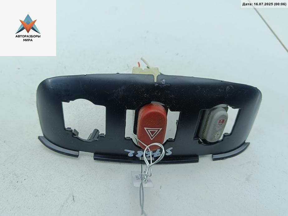 кнопка аварийной сигнализации Renault Espace 3 поколение 1997, 2.0 л., бензин, МКПП, серый, минивэн, 7700822955 - фото №1