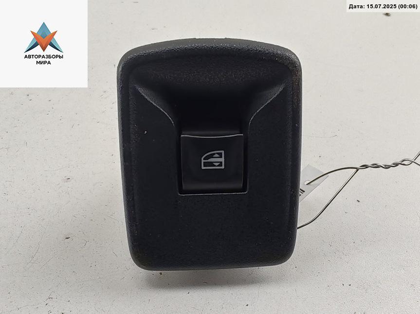 кнопка стеклоподъемника переднего правого Dacia (Renault) Lodgy 2012, 1.5 л., дизель, МКПП, чёрный, универсал - фото №1
