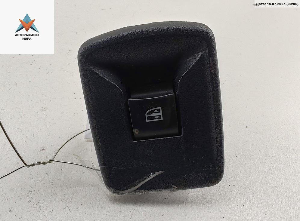 кнопка стеклоподъемника заднего правого Dacia (Renault) Lodgy 2012, 1.5 л., дизель, МКПП, чёрный, универсал - фото №1
