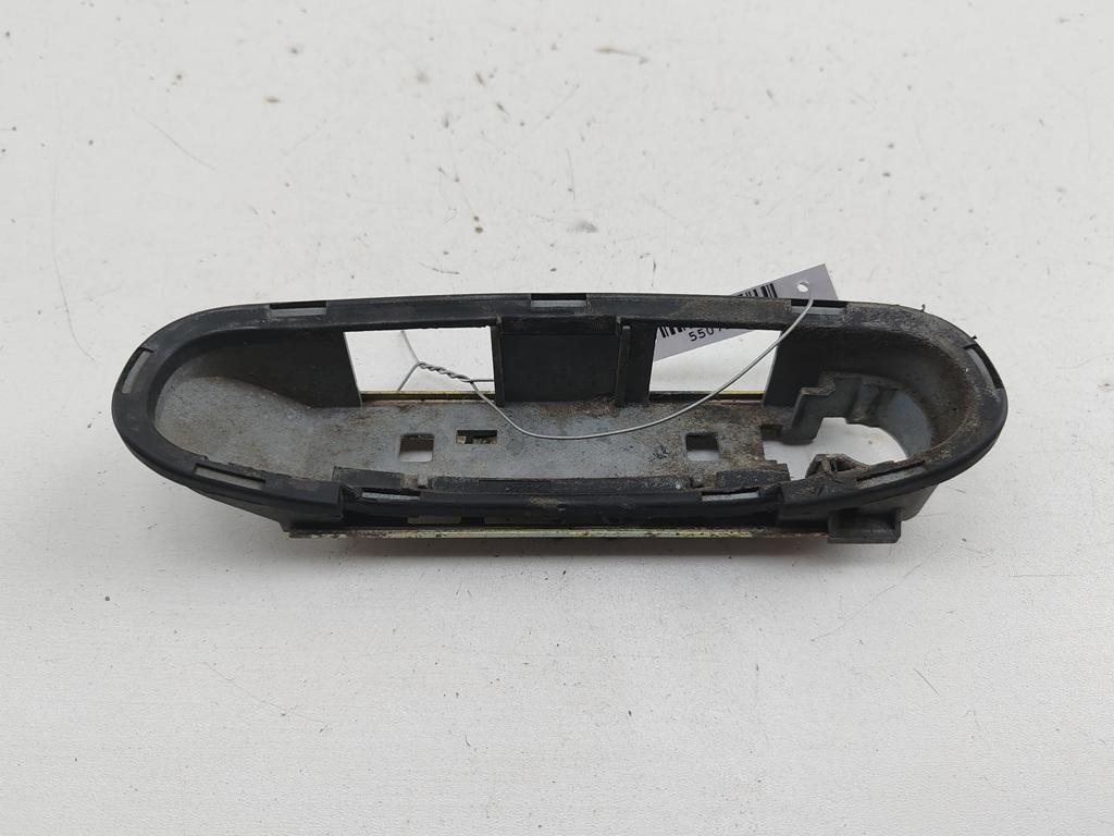 Корпус (держатель) ручки двери передней левой Audi A6 C5 1999, 2.4 л., бензин, МКПП, серый, седан, 4B1837885A