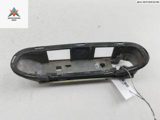 Корпус (держатель) ручки двери передней левой Audi A6 4B/C5 [рестайлинг] 2003, 2.5 л., дизель, МКПП, серый, универсал, 4B1837885A