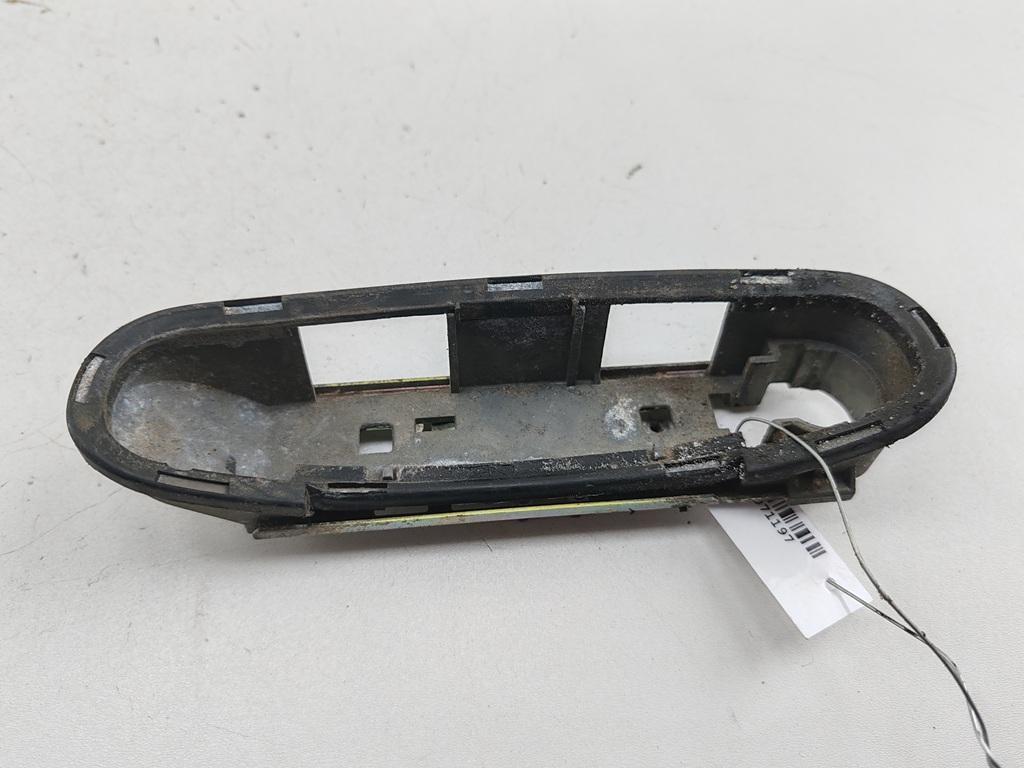 Корпус (держатель) ручки двери передней левой Audi A6 C5 2003, 2.5 л., дизель, МКПП, серый, универсал, 4B1837885A