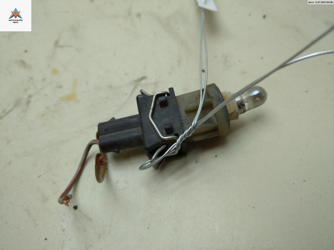 Патрон лампы фары Volkswagen Transporter T4 1995, 2.4 л., дизель, МКПП, белый, микроавтобус - фото №1