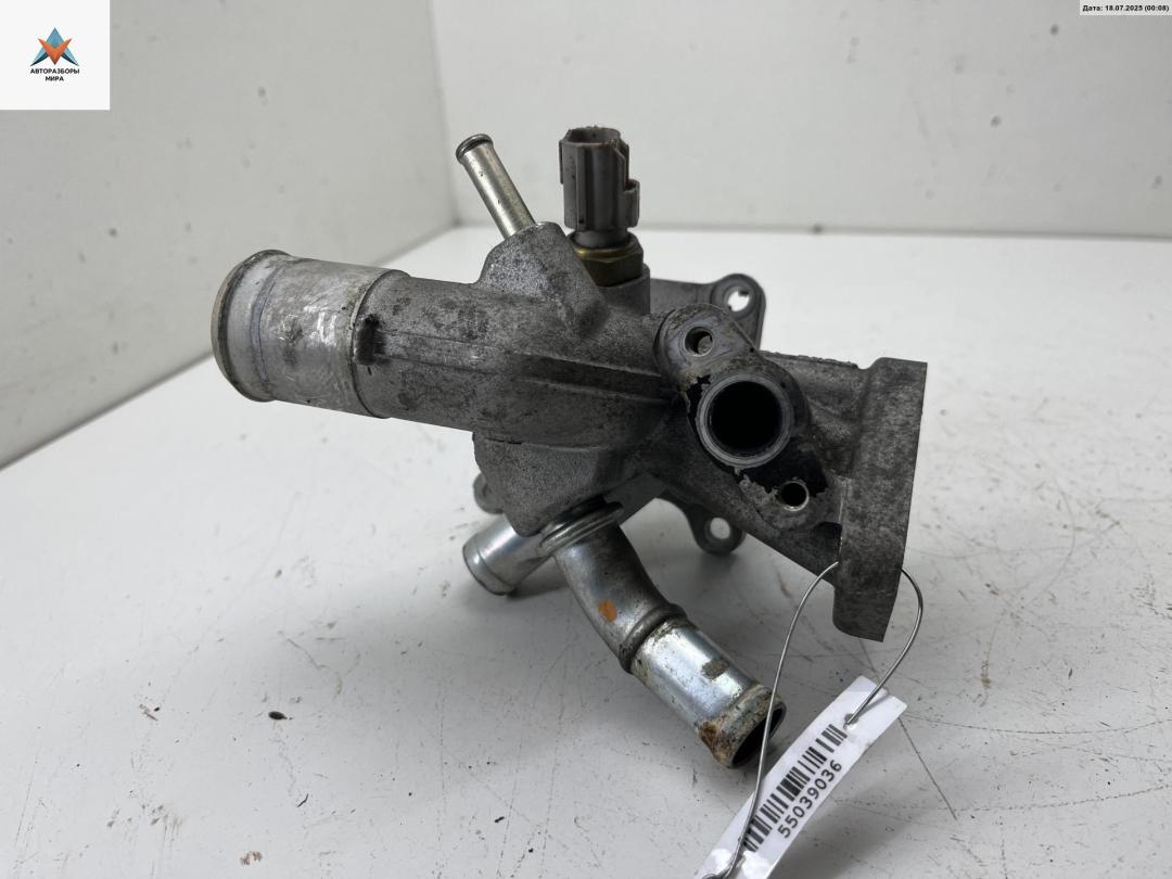 фланец (тройник) системы охлаждения Mazda CX-7 1 поколение 2007, 2.3 л., бензин, МКПП, серый, внедорожник 5 дв., L3K91517Z - фото №1