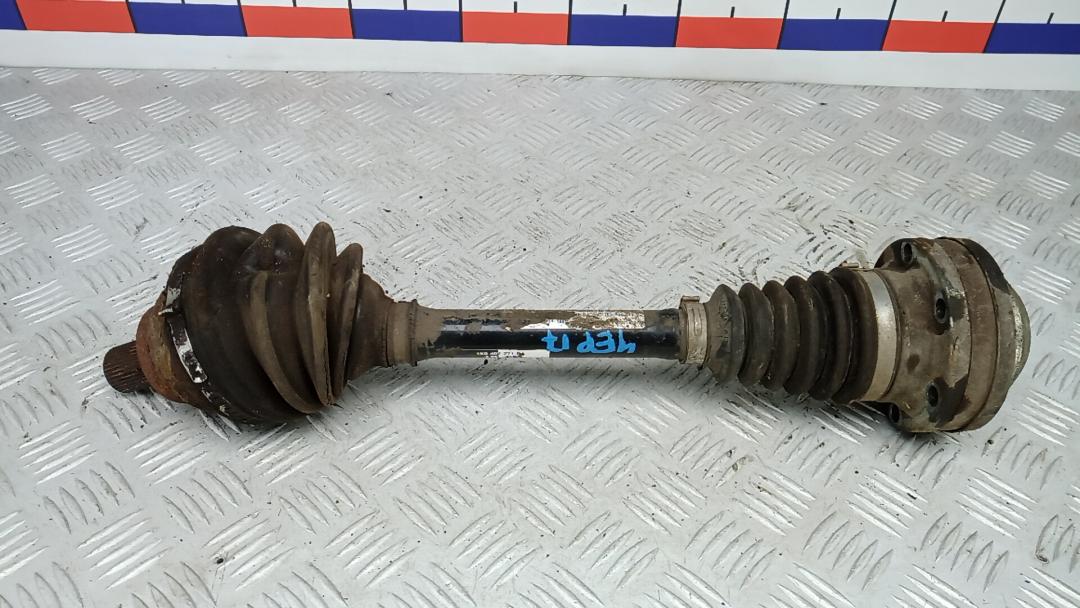 полуось передняя левая (приводной вал, ШРУС) Volkswagen Passat B6 2008, 2.0 л., дизель, МКПП, седан, 3C0407451FX, 1K0407271NP - фото №1