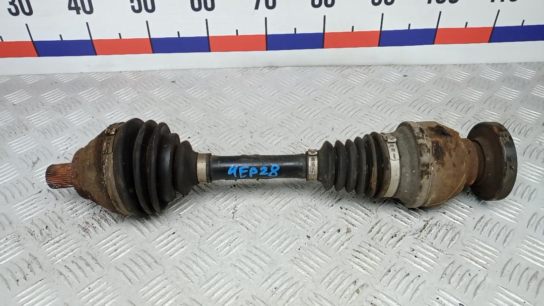 полуось передняя левая (приводной вал, ШРУС) Volkswagen Tiguan 1 поколение 2010, 2.0 л., дизель, МКПП, внедорожник 5 дв., 5N0407763A - фото №1