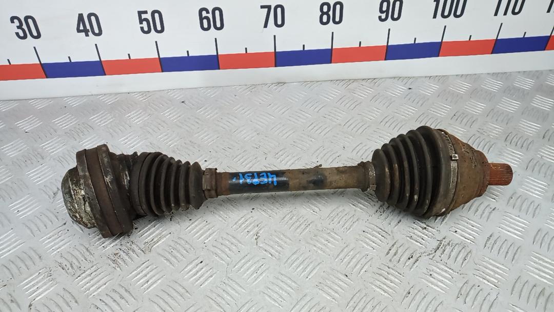 полуось передняя левая (приводной вал, ШРУС) Volkswagen Caddy 3 поколение 2004, 1.9 л., дизель, МКПП, 2K0407271E - фото №1