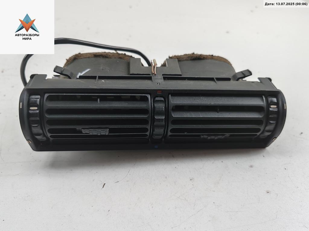 дефлектор обдува салона BMW 5 серия E34 1990, 2.5 л., бензин, МКПП, синий, седан - фото №1