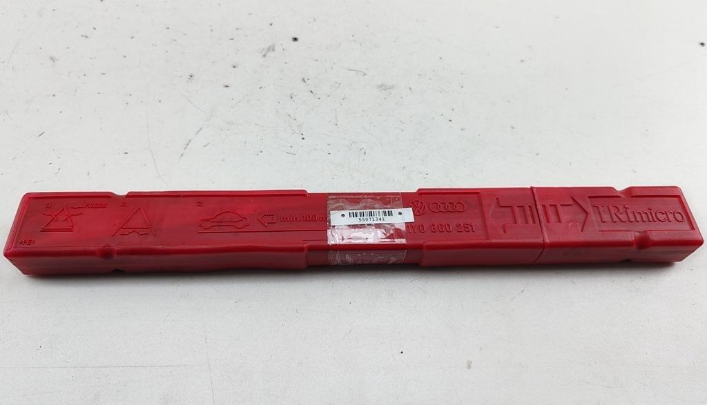 знак аварийной остановки Audi A6 C6 2006, 2.7 л., дизель, АКПП, серый, универсал, 1Y0860251