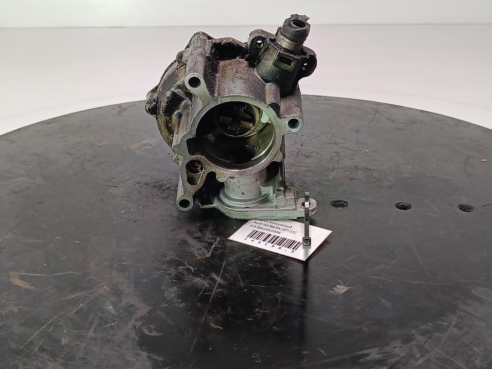 насос вакуумный Audi A4 B8/8K 2009, цвет, 06J145100B - фото №1