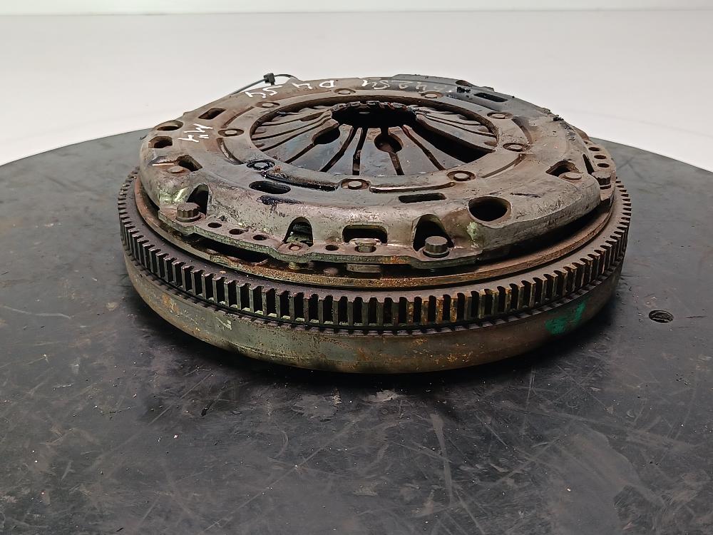 маховик Volkswagen Golf 5 поколение 2007, цвет - фото №1