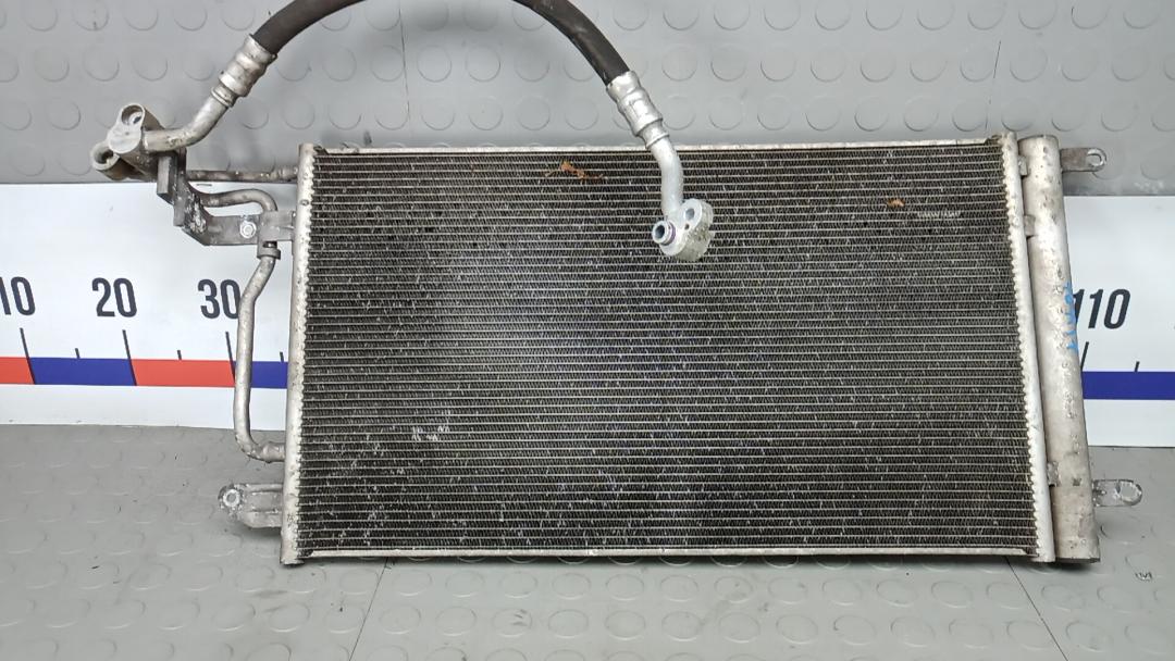 радиатор кондиционера Skoda Rapid 1 поколение 2014, 1.6 л., дизель, АКПП, хетчбэк 5 дв., 6R0820411H - фото №1