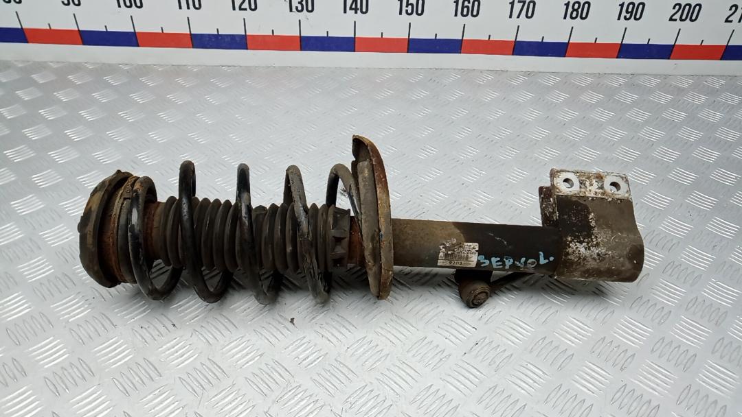 Стойка Peugeot 3008 1 поколение 2010, 1.6 л., бензин, МКПП, хетчбэк 5 дв. - фото №1