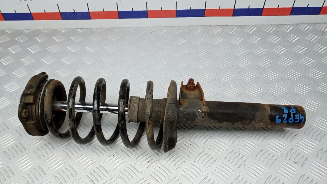 Стойка Volkswagen Caddy 3 поколение 2005, 2.0 л., дизель, МКПП, 1K0412331B, 1K0413031BA, 1K0411105EG - фото №1