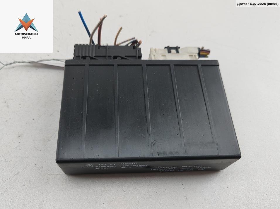 блок управления центральным замком BMW 5 серия E34 1990, 2.5 л., бензин, МКПП, синий, седан, 1382425 - фото №1