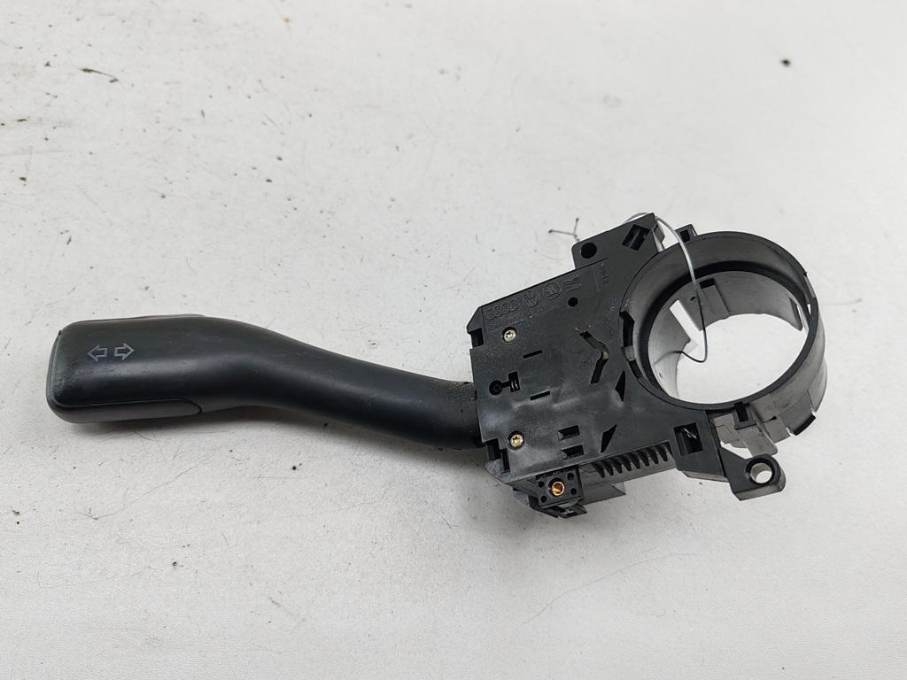 переключатель поворотов Volkswagen Passat B5 1998, 1.8 л., бензин, МКПП, красный, седан, 8L0953513G