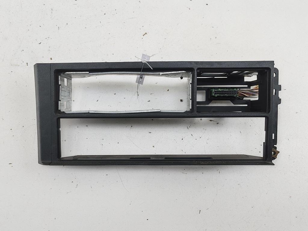 рамка под магнитолу BMW 5 E34 1990, 2.5 л., бензин, МКПП, синий, седан, 1384141