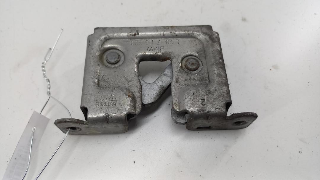 замок капота BMW 3 серия E90/E91/E92/E93 2005, 2.0 л., бензин, АКПП, чёрный, седан, 51237115229, 7115229 - фото №1