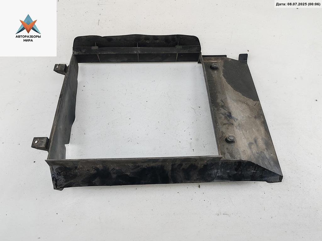 диффузор вентилятора Renault Megane 1 поколение 1996, 1.6 л., бензин, МКПП, серый, хетчбэк 5 дв., 7700840130 - фото №1