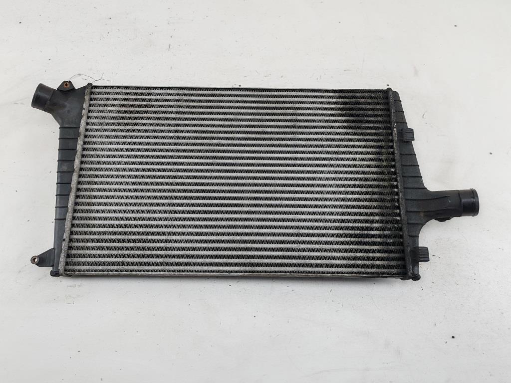 радиатор интеркулера Audi A6 C5 1998, 2.5 л., дизель, МКПП, серый, седан, 4B0145805A
