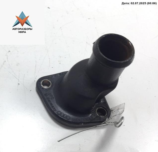 фланец (тройник) системы охлаждения Audi 80 8C/B4 1992, 2.0 л., бензин, МКПП, серый, седан, 048121145 - фото №1