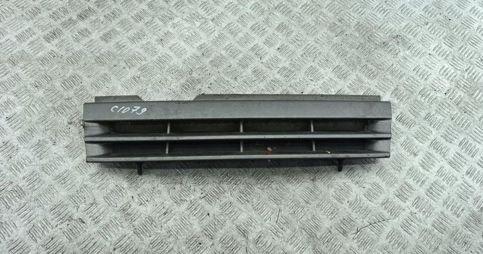 решетка радиатора Opel Vectra A 1991, красный, хетчбэк 5 дв., 90287108