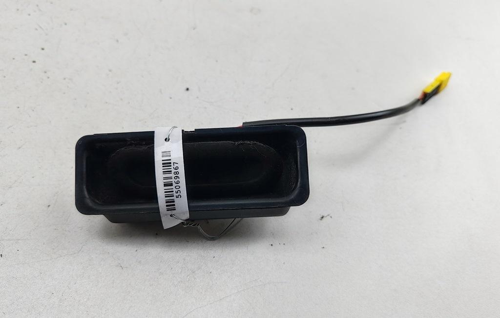 кнопка открытия багажника BMW 5 E39 1998, 2.8 л., бензин, АКПП, зелёный, седан, 8168035