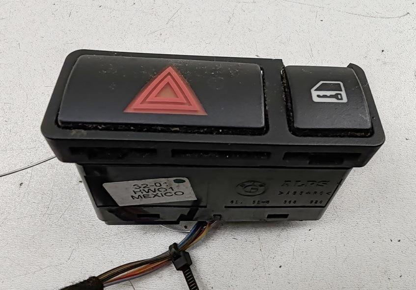 кнопка аварийной сигнализации BMW 3 E46 2002, 2.0 л., дизель, МКПП, синий, универсал, 8368920