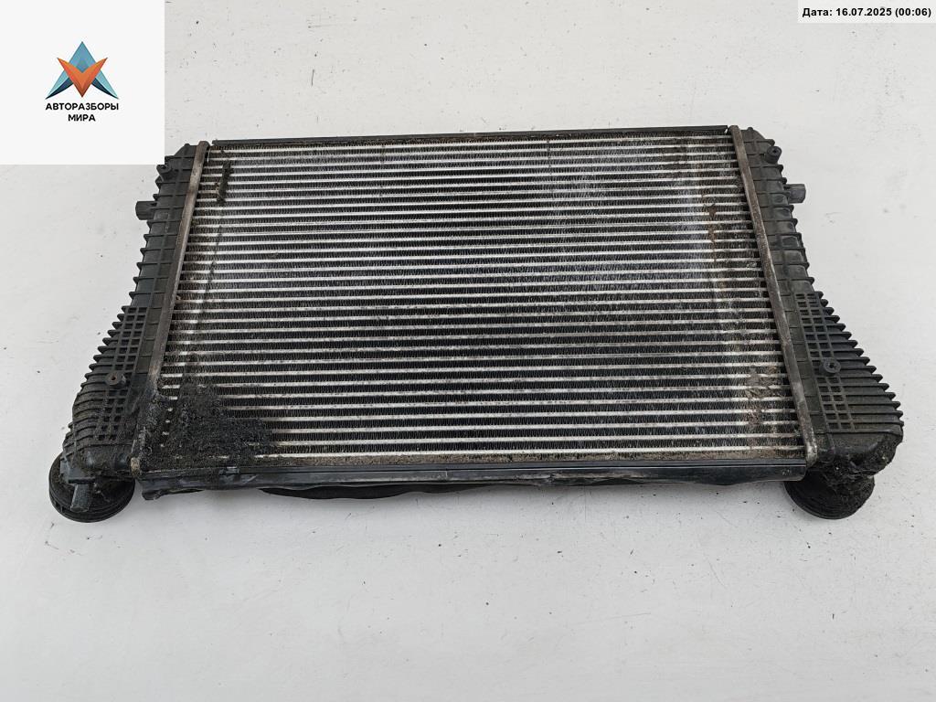 радиатор интеркулера Volkswagen Touran 1 поколение 2004, 1.9 л., дизель, МКПП, синий, минивэн - фото №1