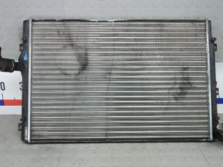 радиатор охлаждения Volkswagen Passat B6 2008, 2.0 л., дизель, МКПП, универсал, 3C0121253BB