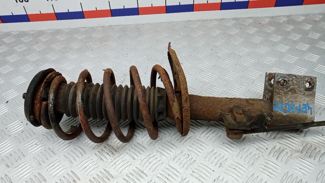 Стойка Peugeot 308 T7 2008, 1.6 л., дизель, МКПП, хетчбэк 5 дв. - фото №1