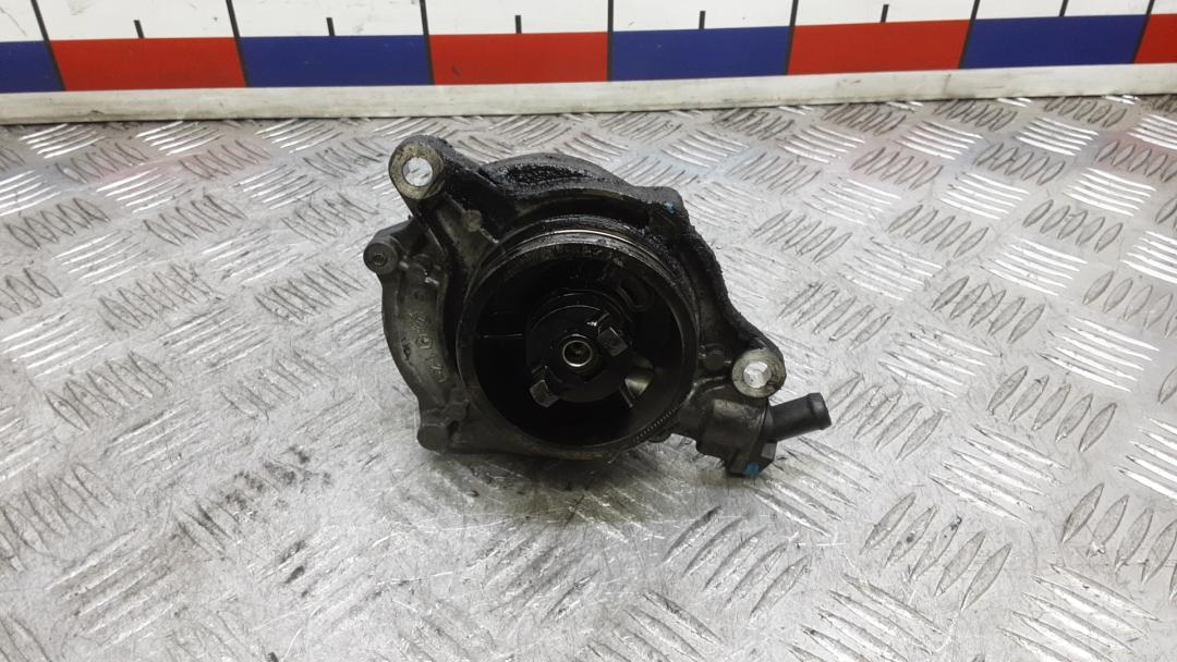 насос вакуумный BMW 5 серия E60/E61 2003, 3.0 л., D 530d, дизель, АКПП, седан, BN - фото №1