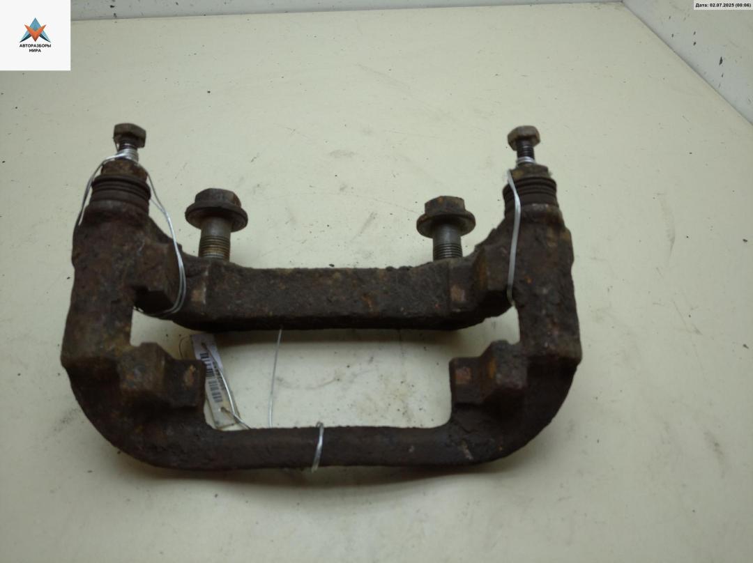 скоба суппорта Volkswagen Transporter T4 1997, 2.4 л., дизель, МКПП, жёлтый, микроавтобус - фото №1