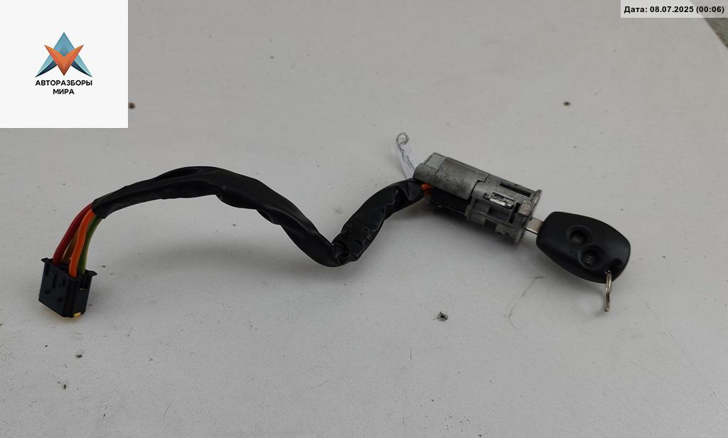 замок зажигания Dacia (Renault) Sandero I 2008, 1.4 л., бензин, МКПП, синий, хетчбэк 5 дв. - фото №1