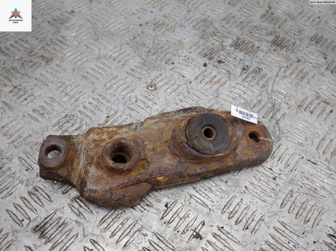 кронштейн (крепление) Volkswagen Transporter T4 1997, 2.4 л., дизель, МКПП, красный, микроавтобус - фото №1