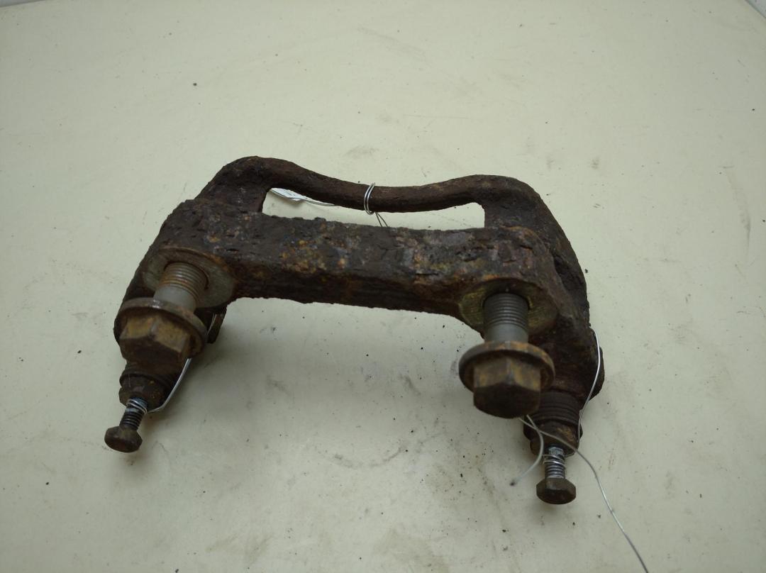 скоба суппорта Volkswagen Transporter T4 1997, 2.4 л., дизель, МКПП, жёлтый, микроавтобус