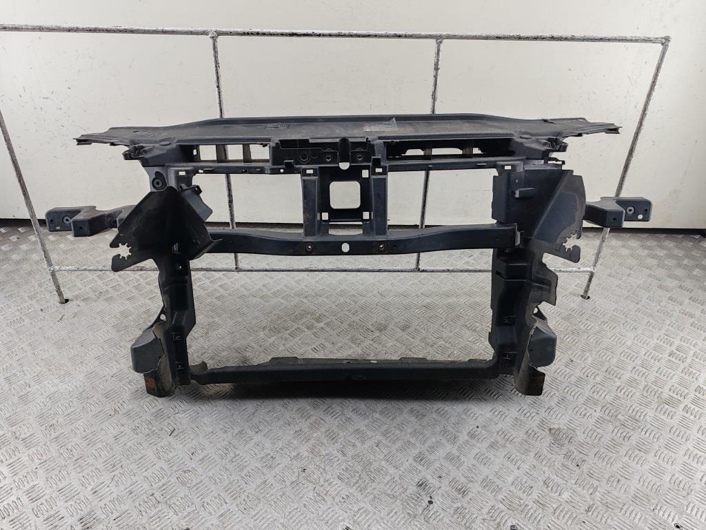 Рамка радиатора Volkswagen Passat B6 2005, 1.6 л., бензин, МКПП, синий, универсал, 3C0805588D